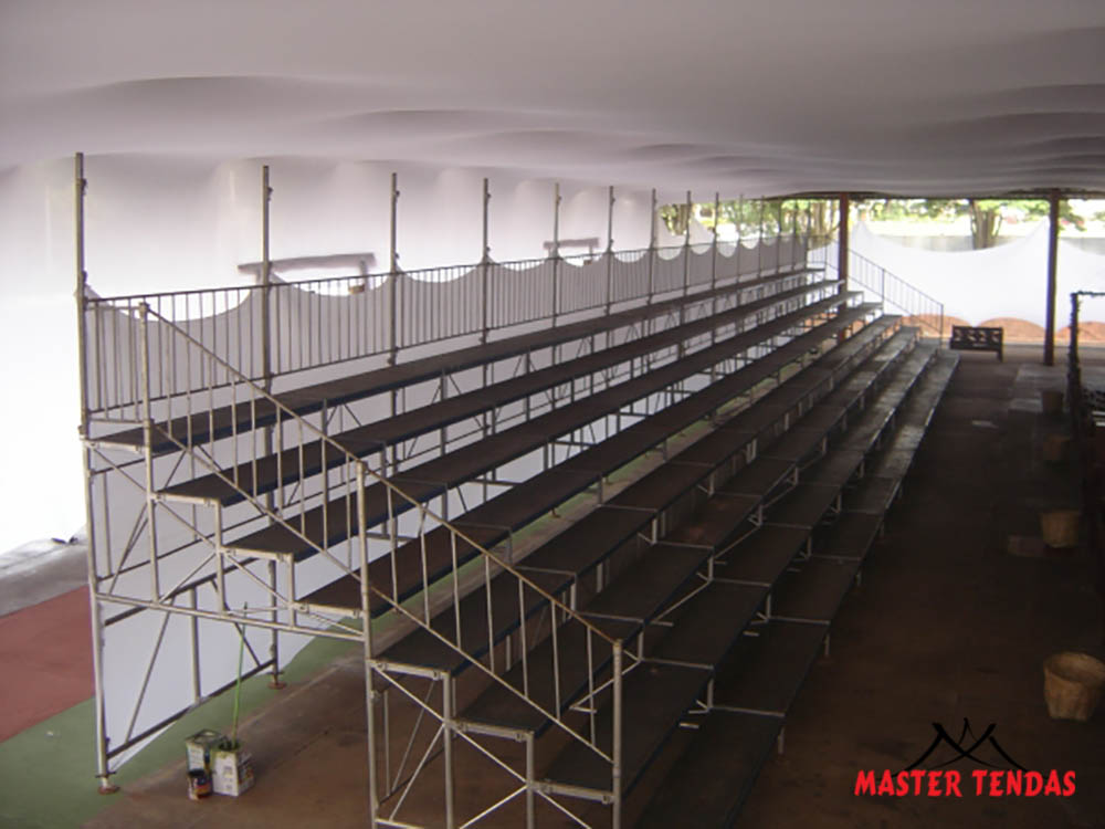 Estrutura completa pisos, arquibancada e palco - Master Tendas