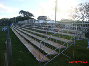 Estrutura completa pisos, arquibancada e palco